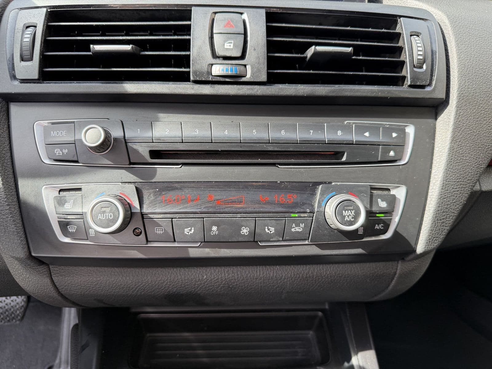 BMW Série 1 F20 118d 143 ch Sport Noir