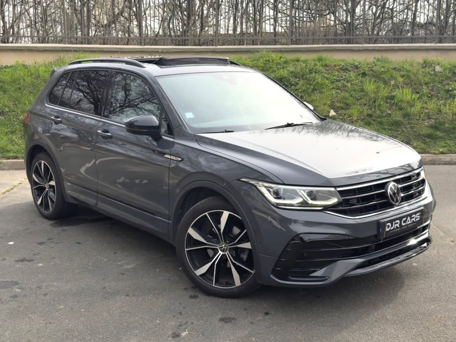 Volkswagen Tiguan R-Line Gris foncé