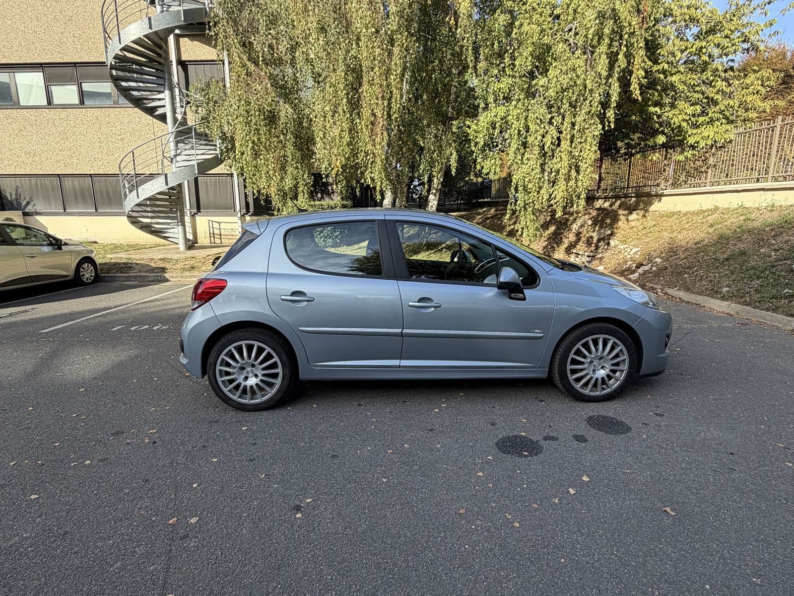 Peugeot 207 1.6 HDi 90 ch Premium Gris