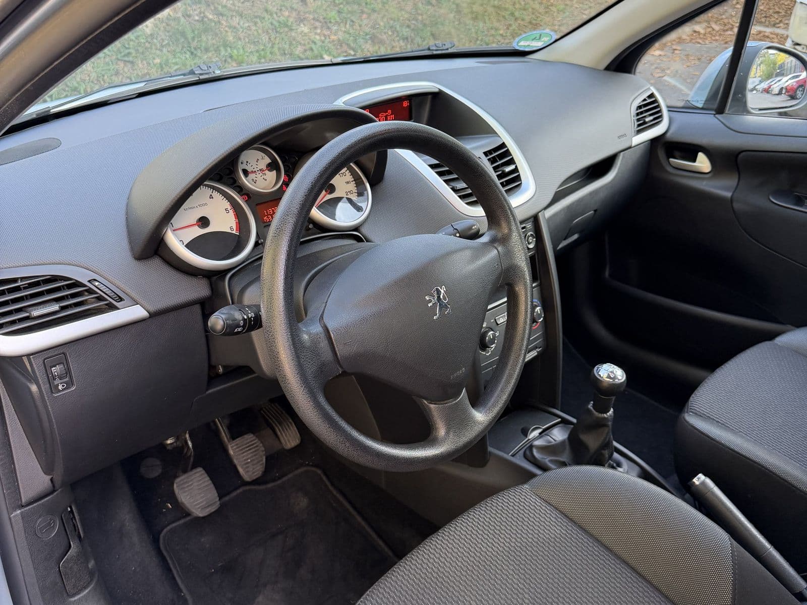 Peugeot 207 1.6 HDi 90 ch Premium Gris