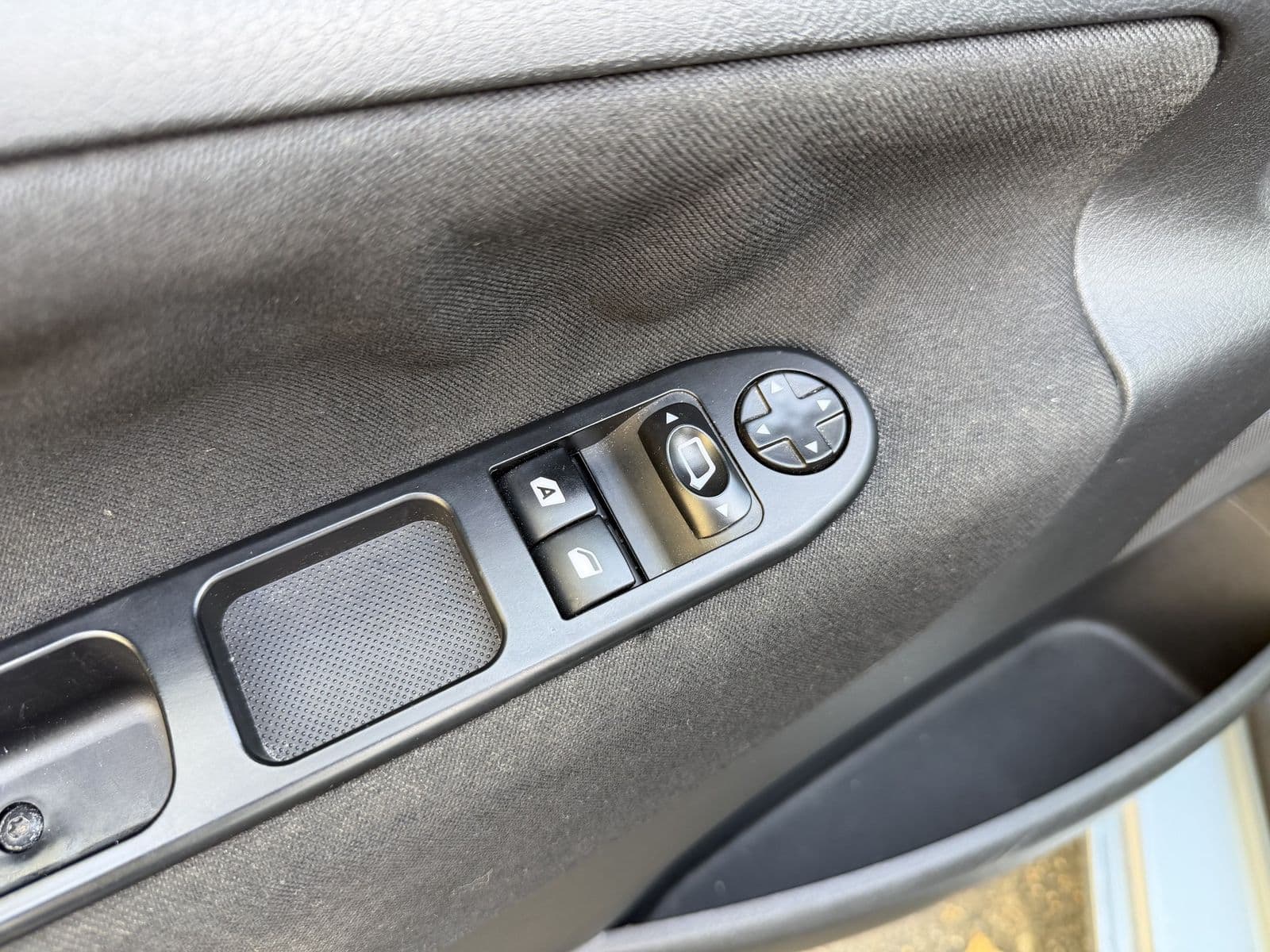 Peugeot 207 1.6 HDi 90 ch Premium Gris