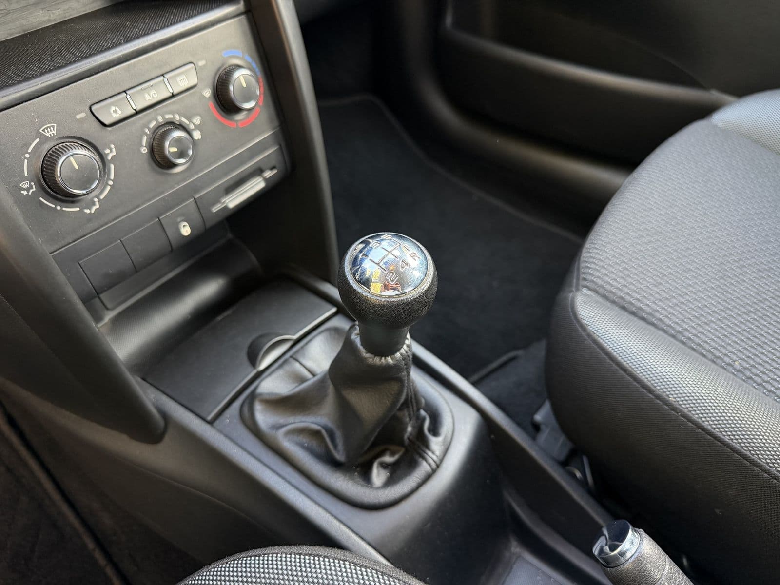 Peugeot 207 1.6 HDi 90 ch Premium Gris