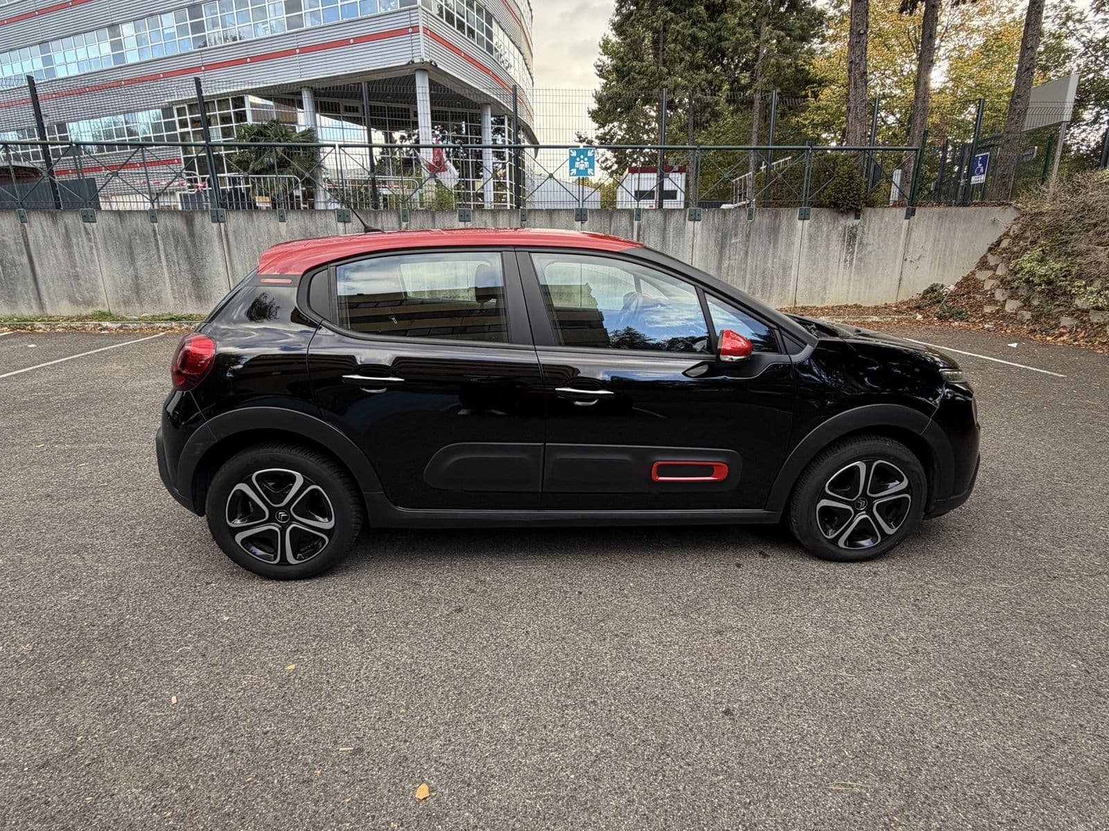 Citroën C3 III 1.2 PureTech 110 ch SS EAT6 Shine Noir