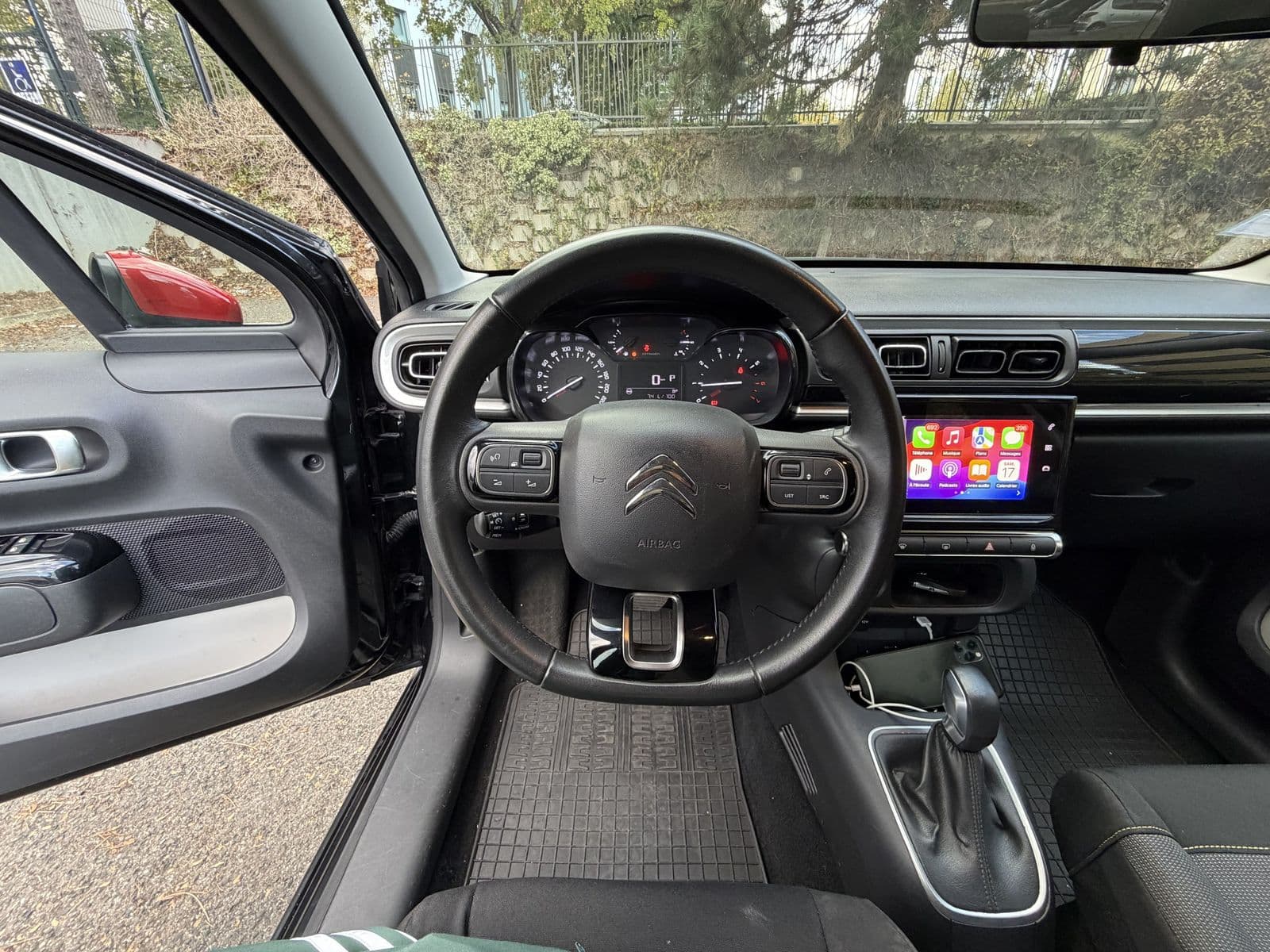 Citroën C3 III 1.2 PureTech 110 ch SS EAT6 Shine Noir