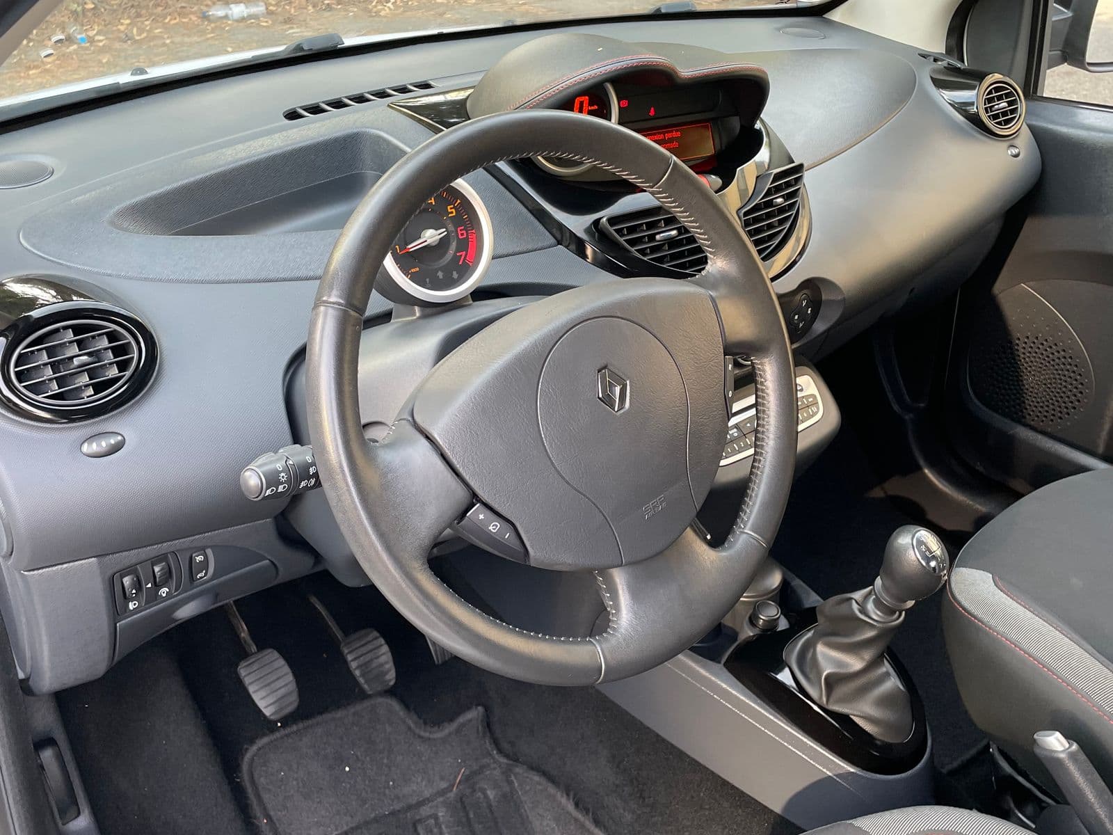 Renault Twingo II 1.2 16v 75 ch Privilège Blanc