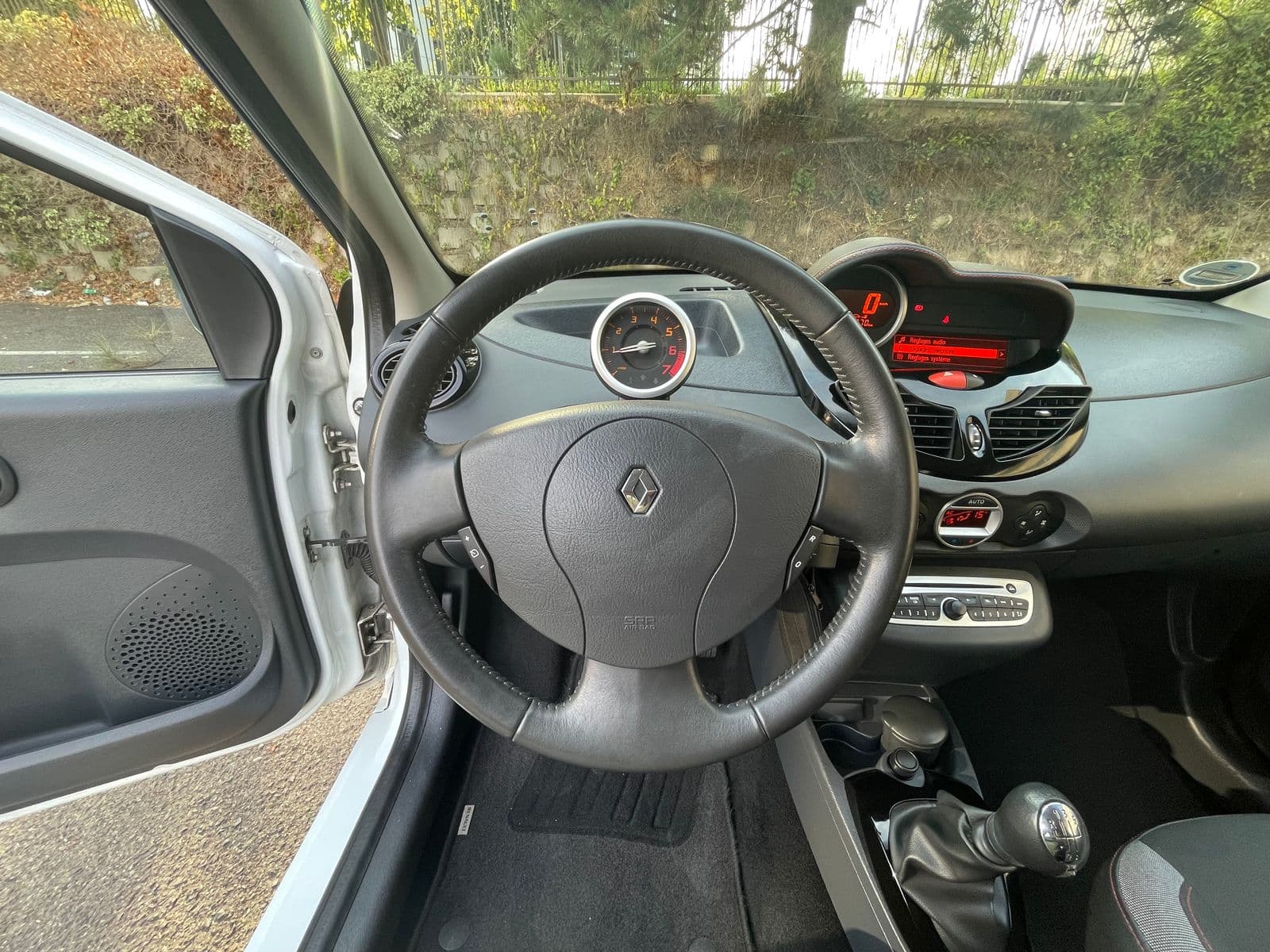 Renault Twingo II 1.2 16v 75 ch Privilège Blanc