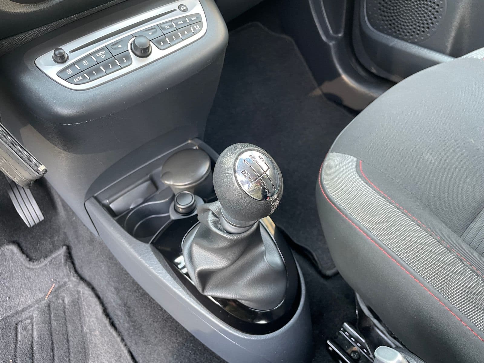 Renault Twingo II 1.2 16v 75 ch Privilège Blanc