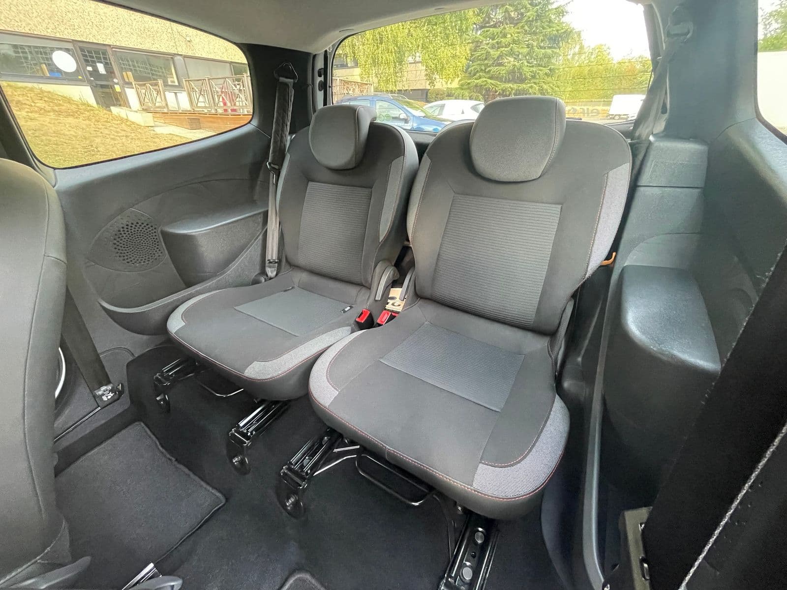 Renault Twingo II 1.2 16v 75 ch Privilège Blanc