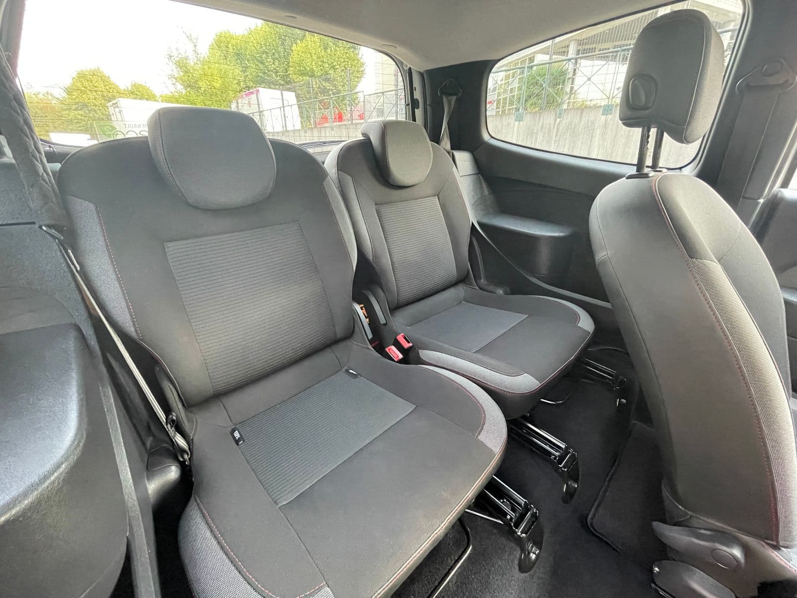 Renault Twingo II 1.2 16v 75 ch Privilège Blanc