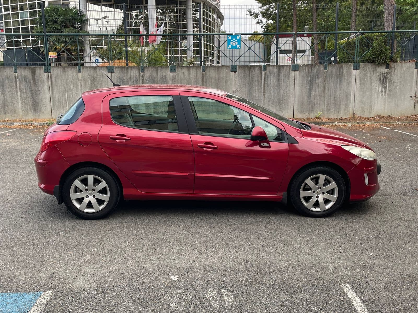 Peugeot 308 2.0 HDi 136 ch FAP Premium Rouge