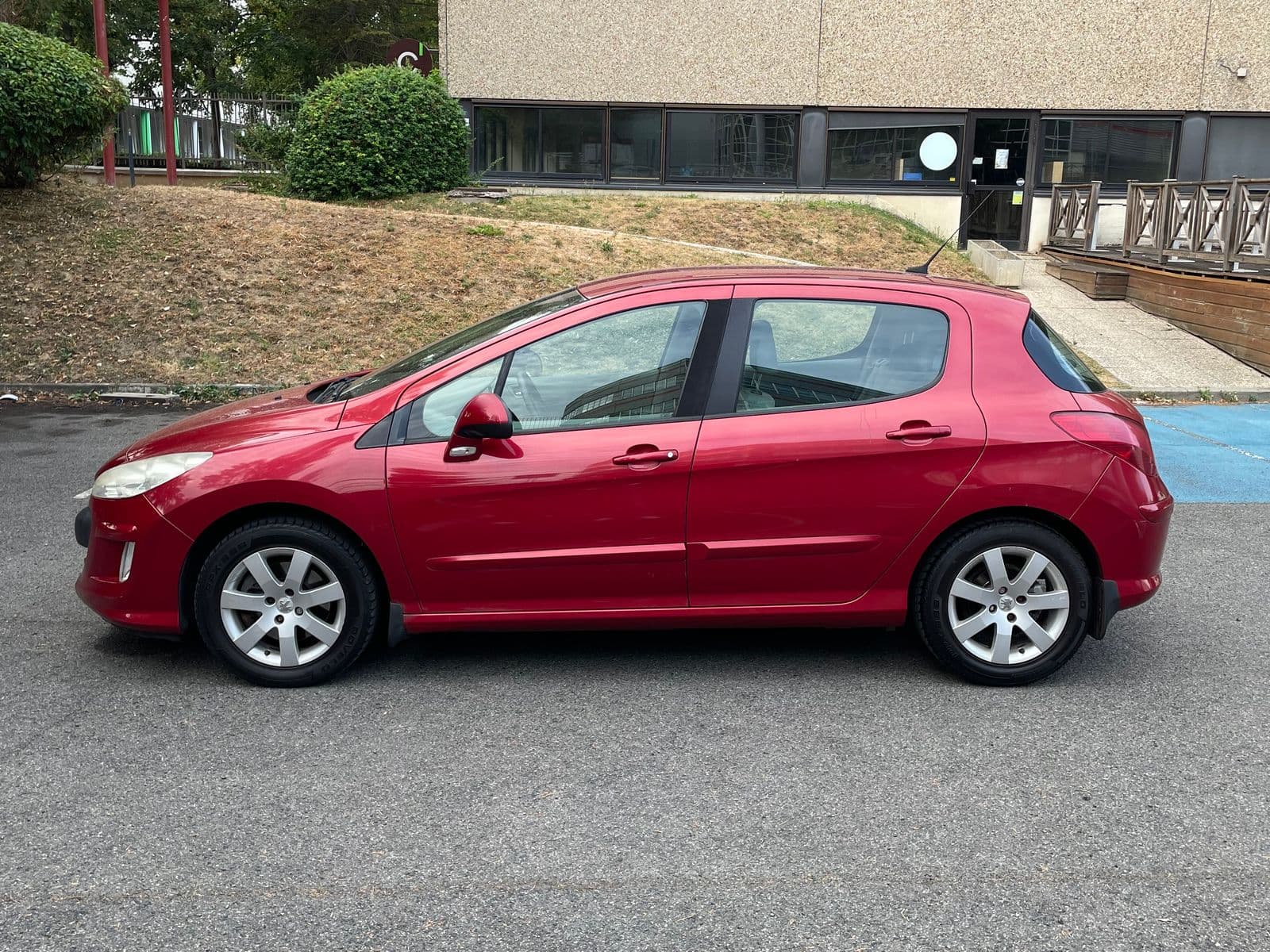 Peugeot 308 2.0 HDi 136 ch FAP Premium Rouge