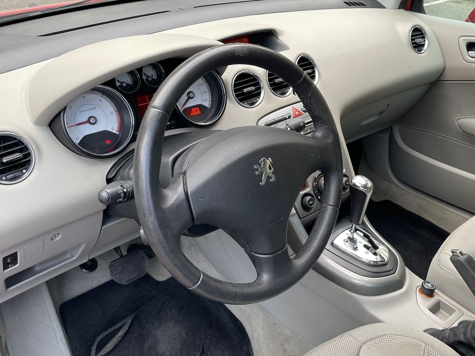 Peugeot 308 2.0 HDi 136 ch FAP Premium Rouge