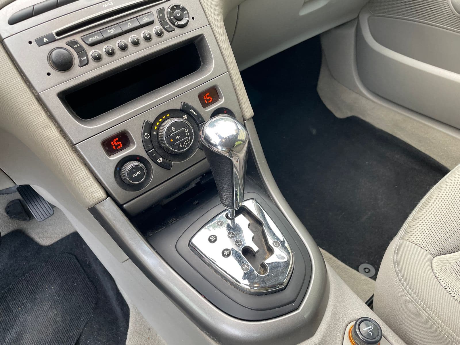 Peugeot 308 2.0 HDi 136 ch FAP Premium Rouge