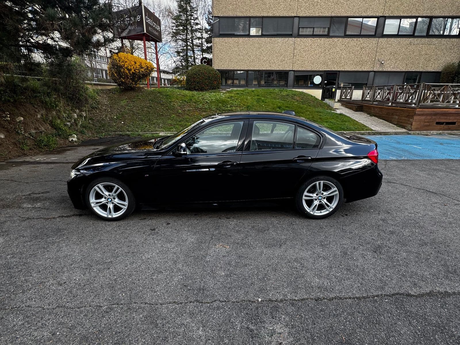 BMW Série 3 Noir