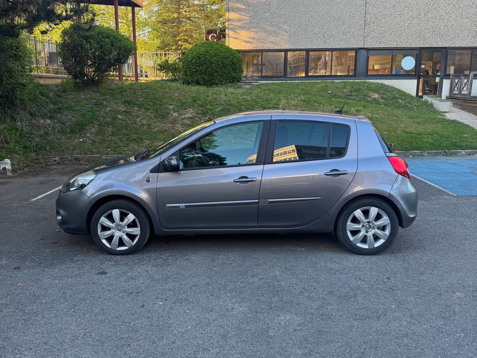 Renault Clio Gris