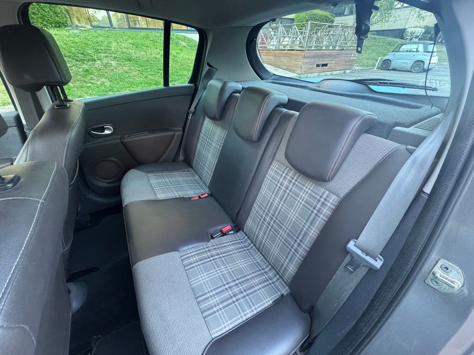 Renault Clio Gris