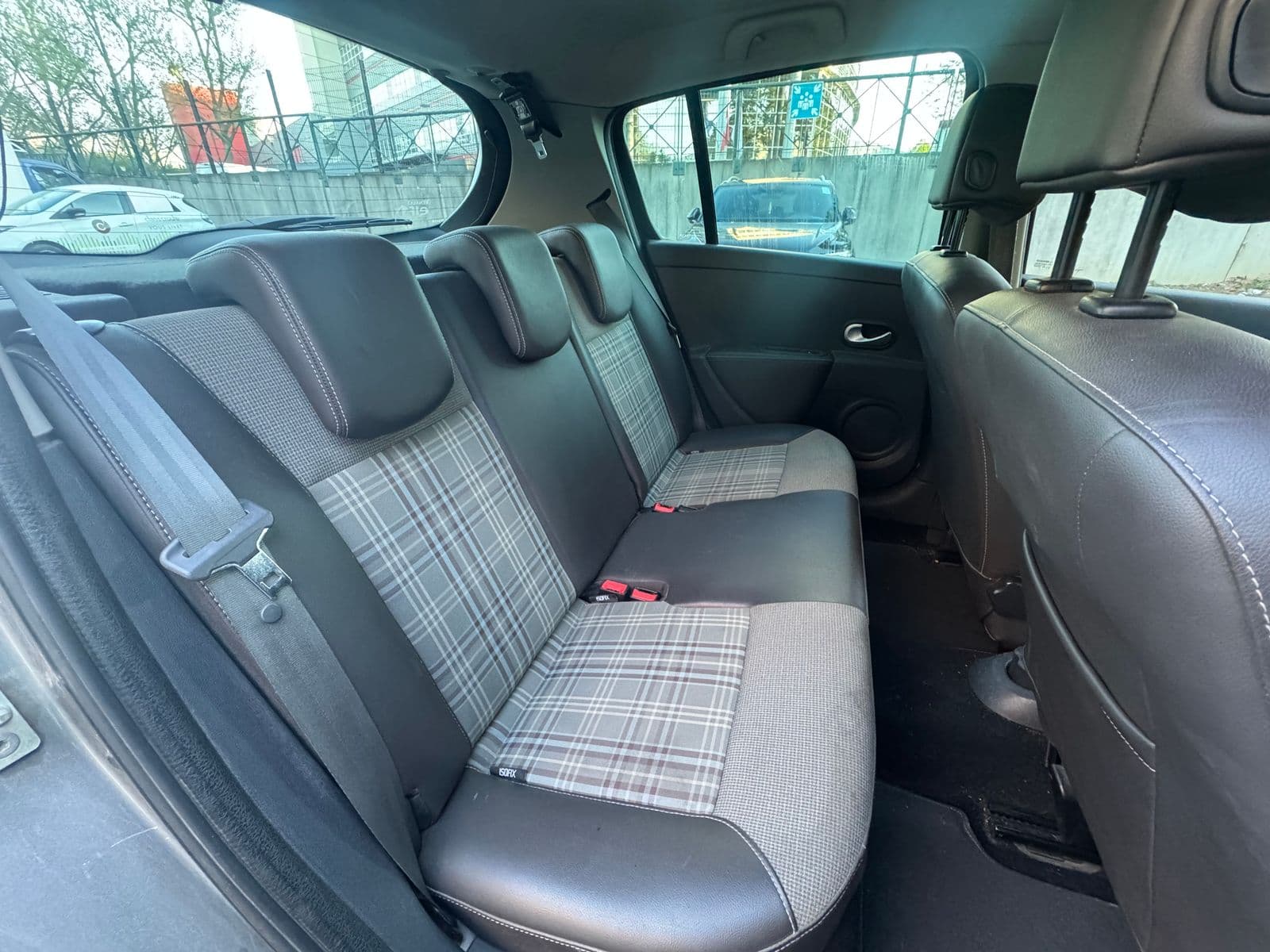 Renault Clio Gris