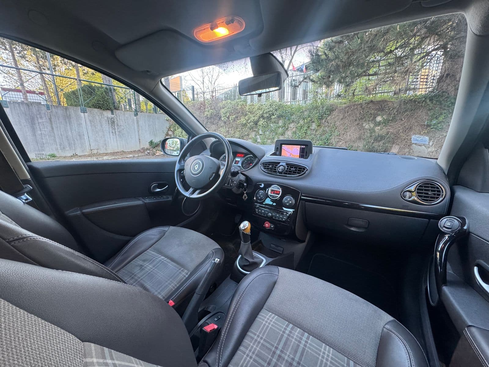 Renault Clio Gris