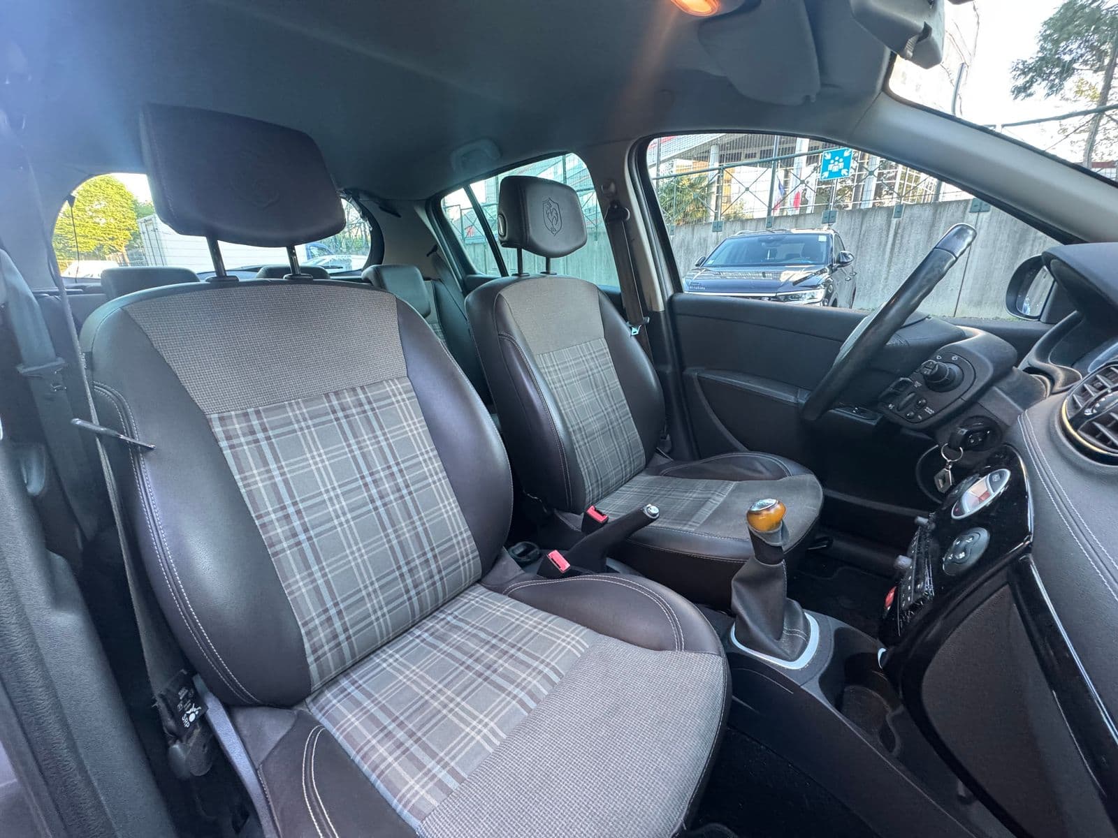 Renault Clio Gris