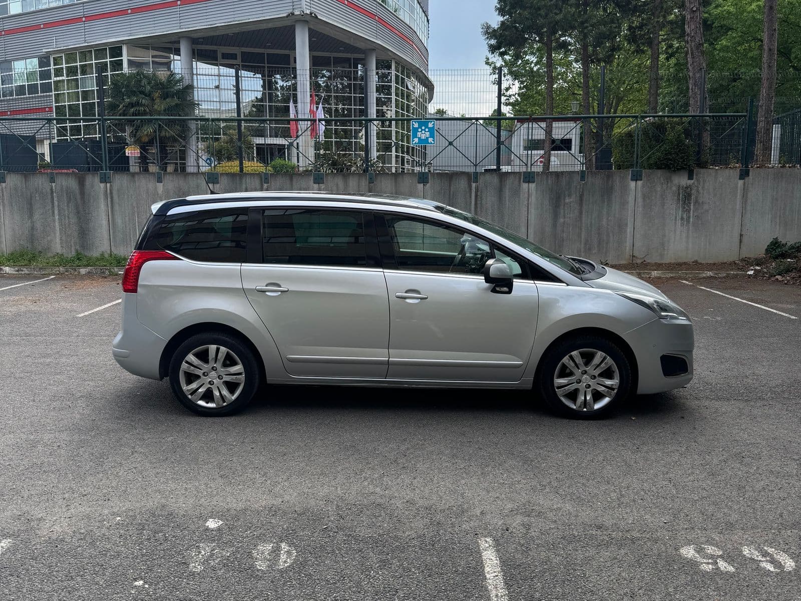 Peugeot 5008 Allure Gris