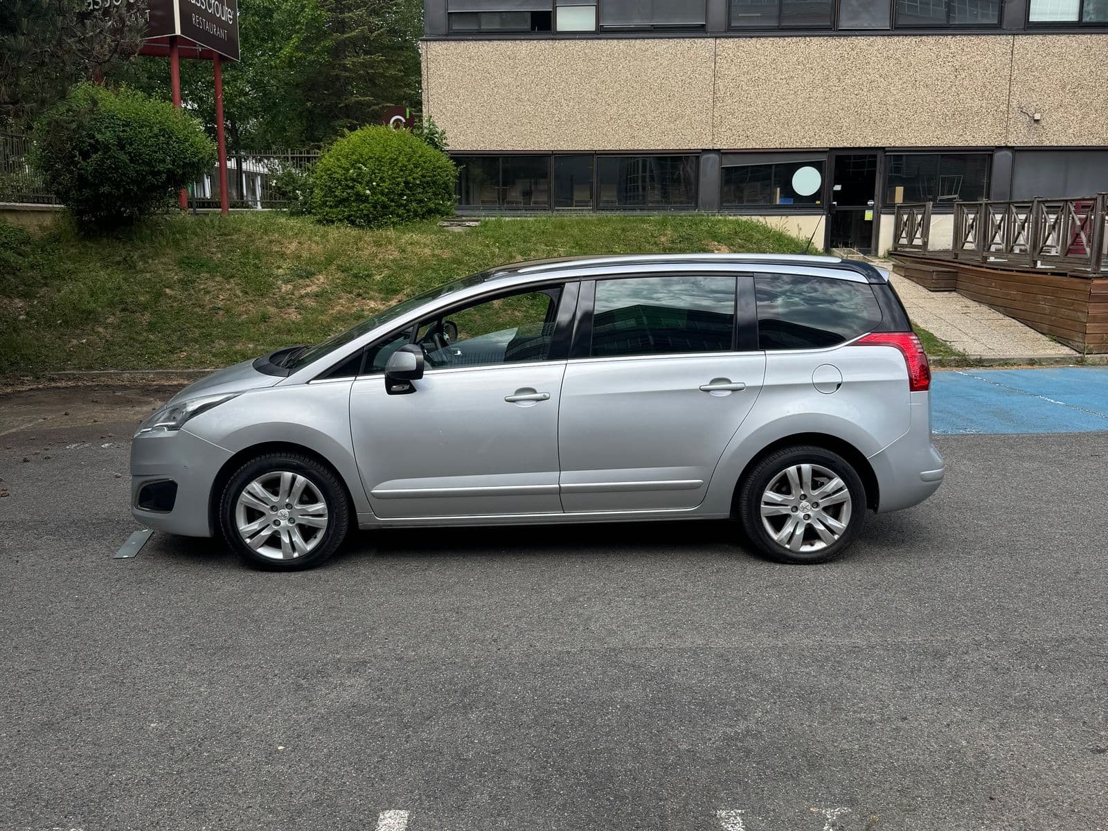 Peugeot 5008 Allure Gris
