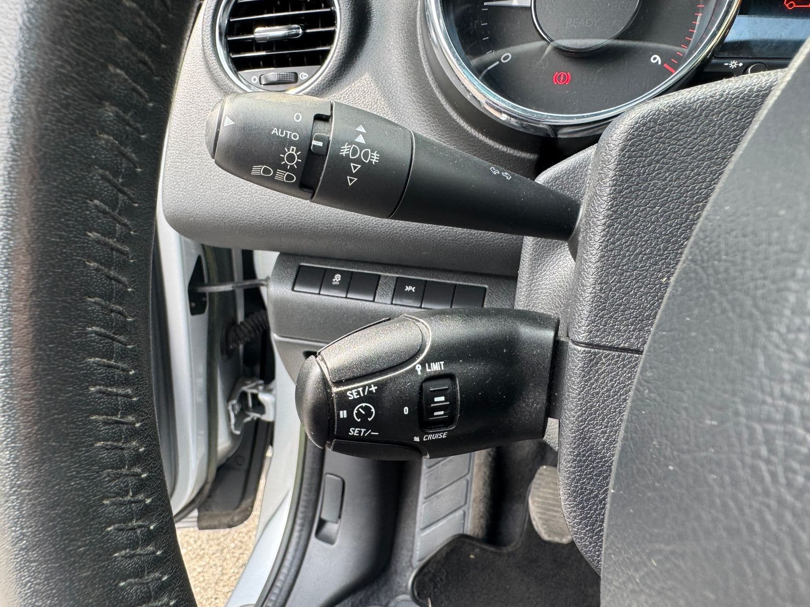 Peugeot 5008 Allure Gris