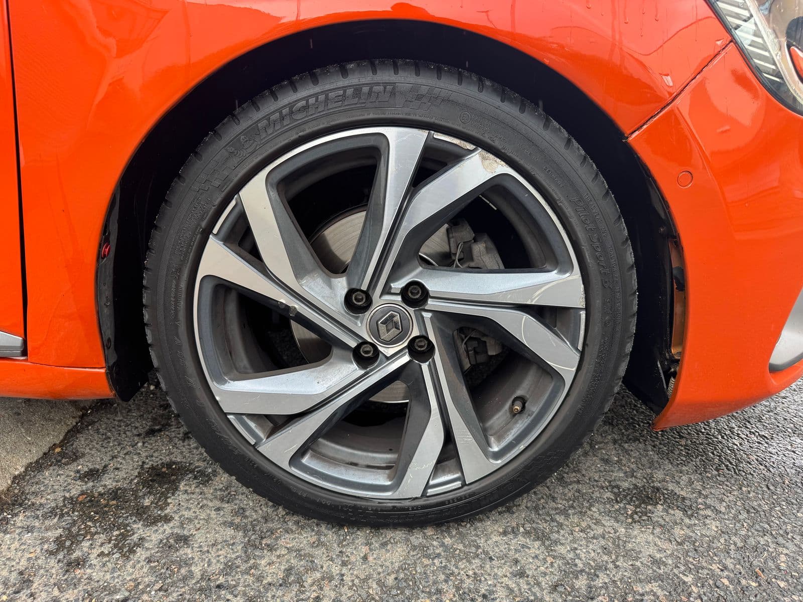 Renault Clio V RS Line Orange