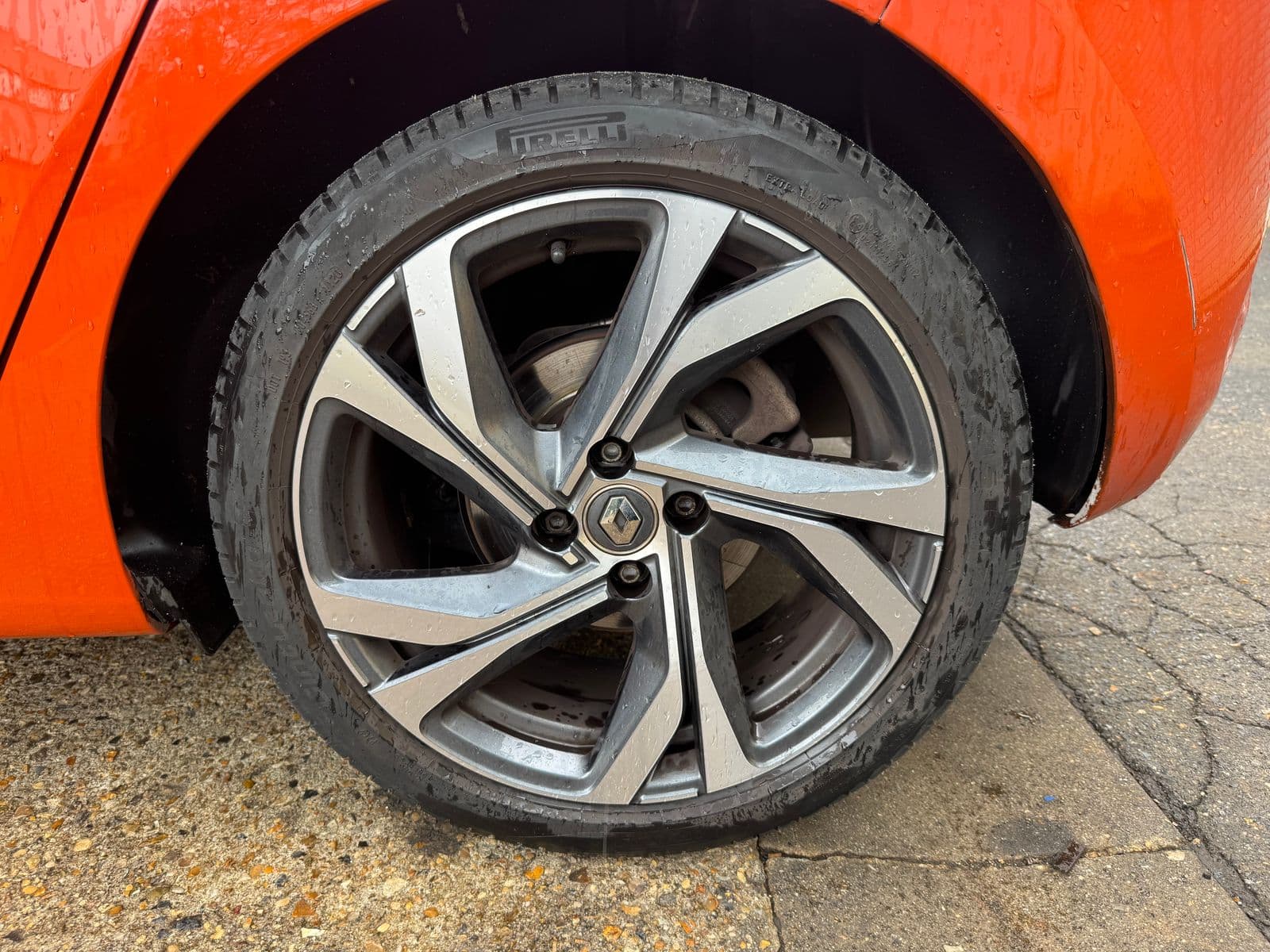 Renault Clio V RS Line Orange