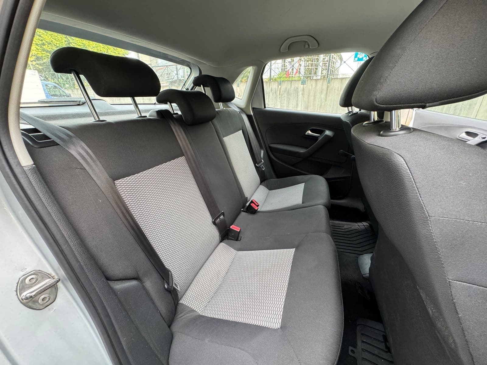 Volkswagen Polo Confortline Gris