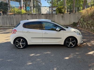 Peugeot 208 1.6 e-HDi 115 ch Allure Blanc