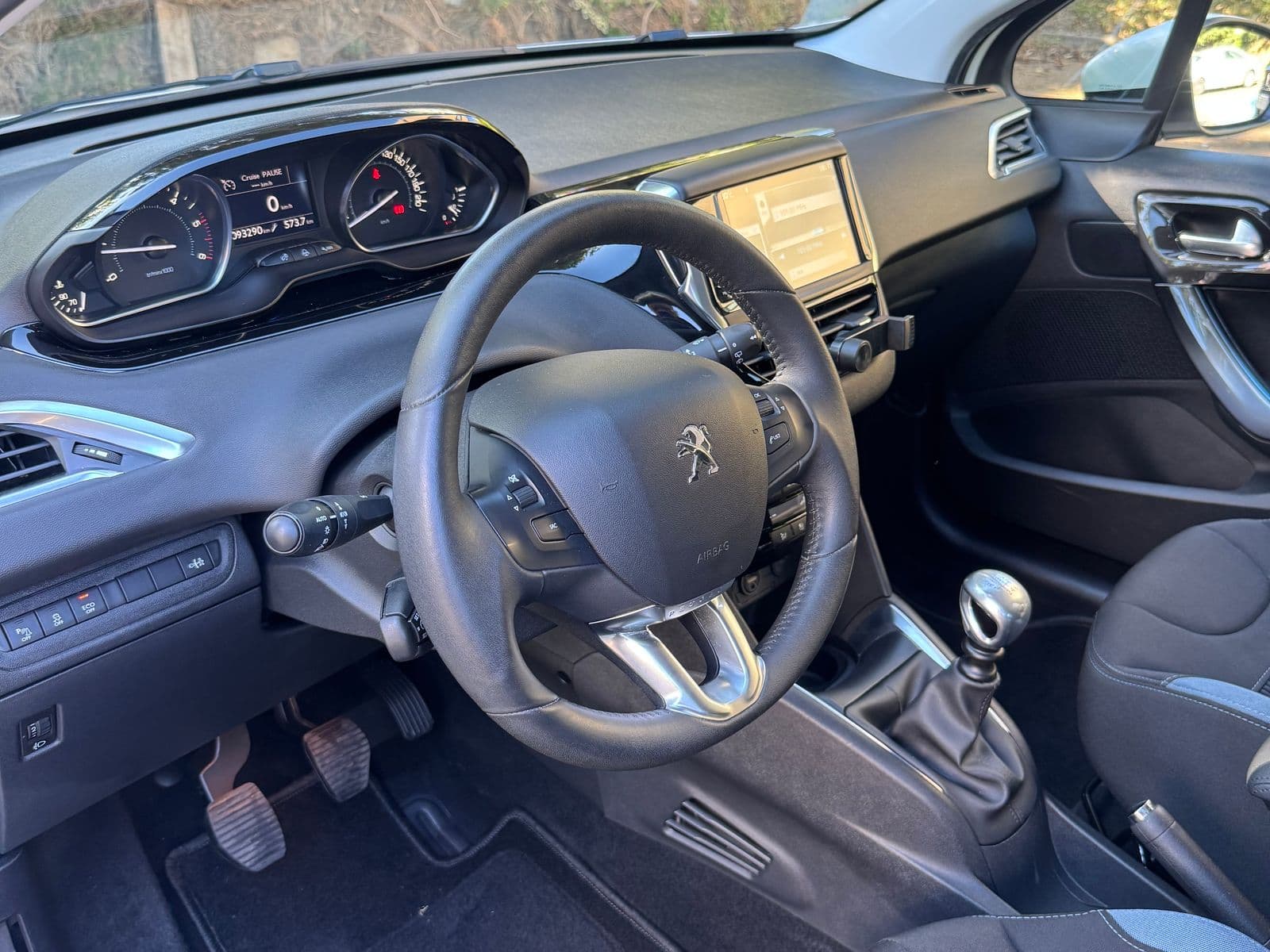 Peugeot 208 1.6 e-HDi 115 ch Allure Blanc