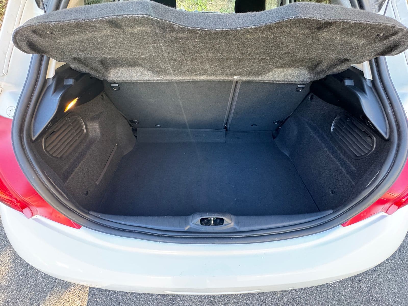 Peugeot 208 1.6 e-HDi 115 ch Allure Blanc