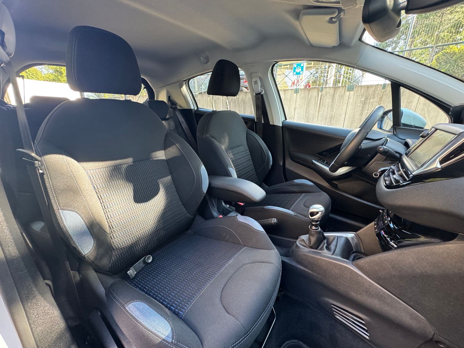 Peugeot 208 1.6 e-HDi 115 ch Allure Blanc