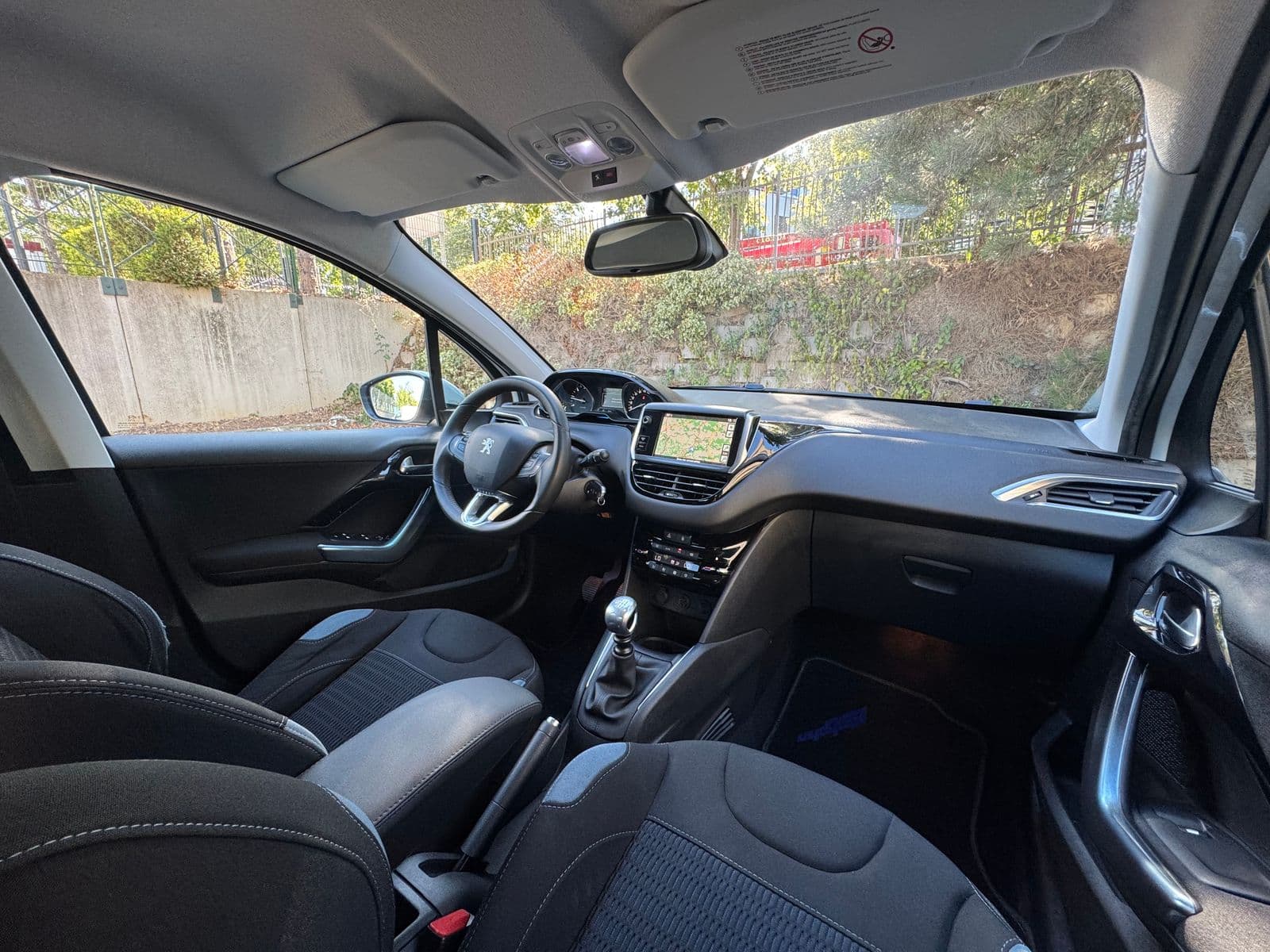 Peugeot 208 1.6 e-HDi 115 ch Allure Blanc
