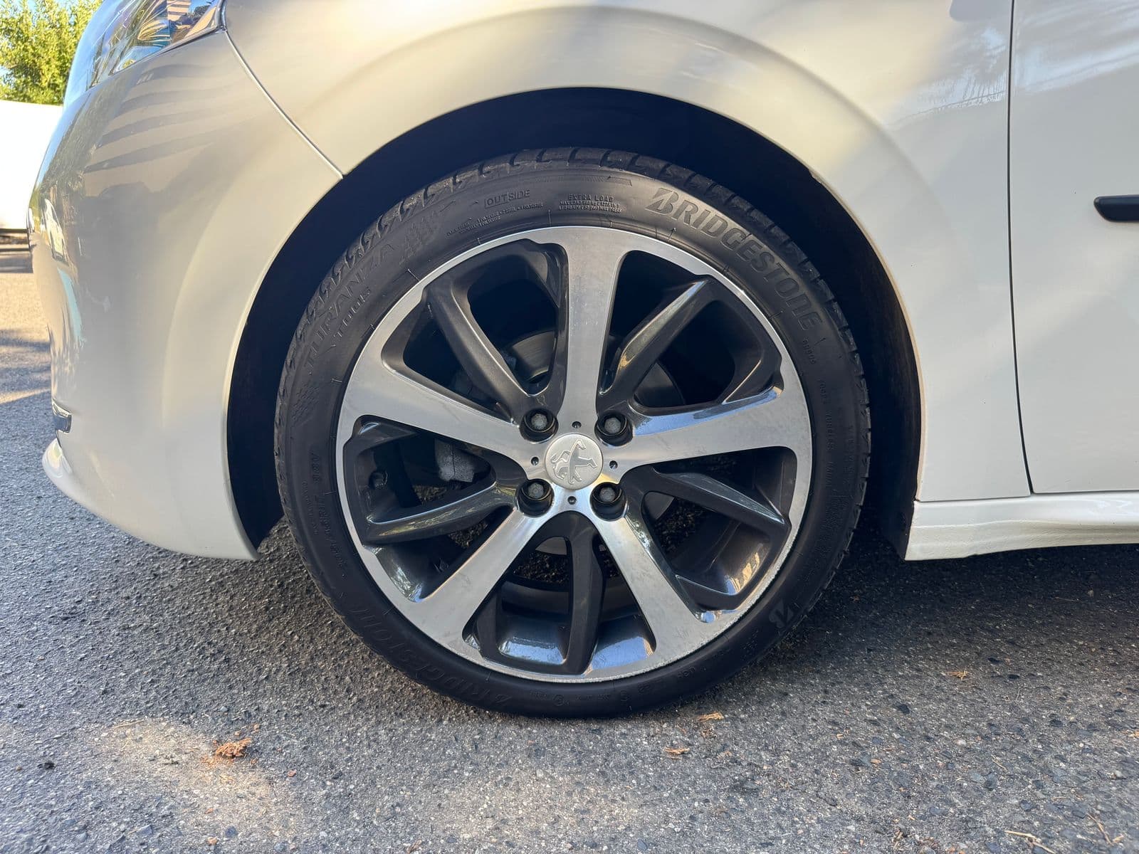 Peugeot 208 1.6 e-HDi 115 ch Allure Blanc
