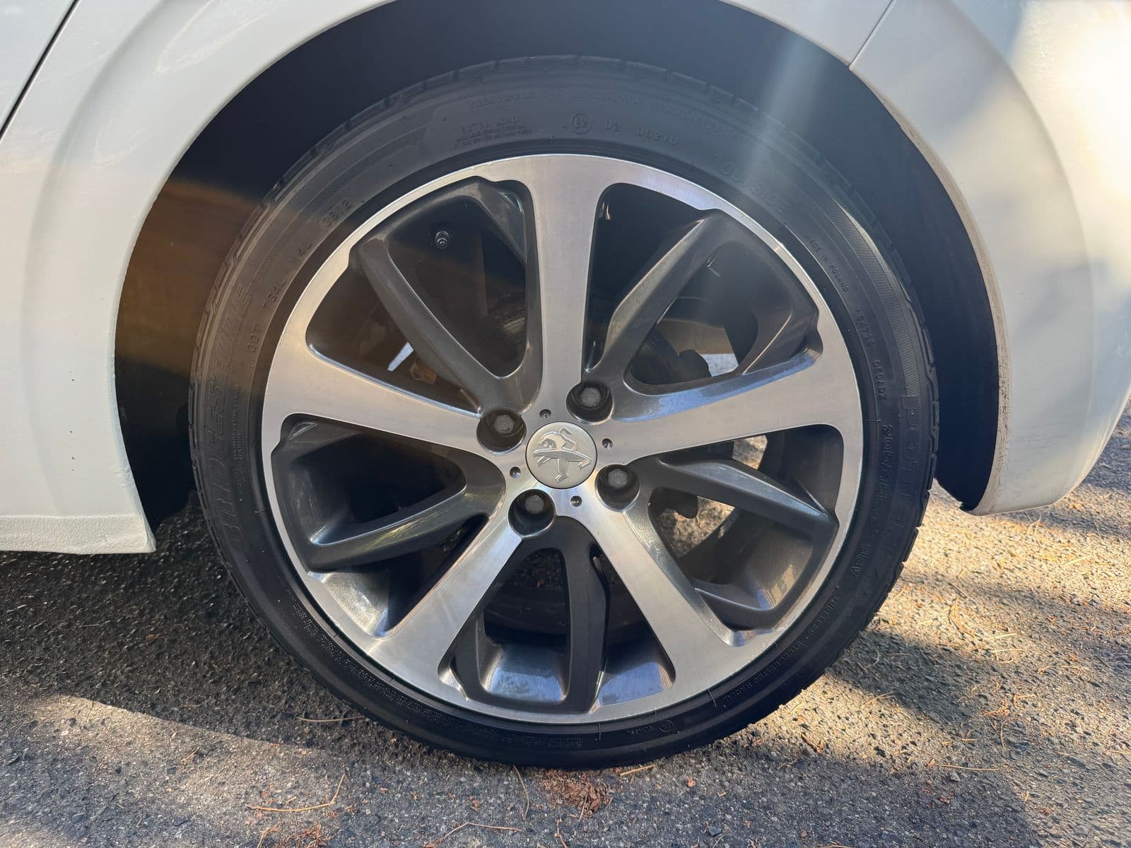 Peugeot 208 1.6 e-HDi 115 ch Allure Blanc