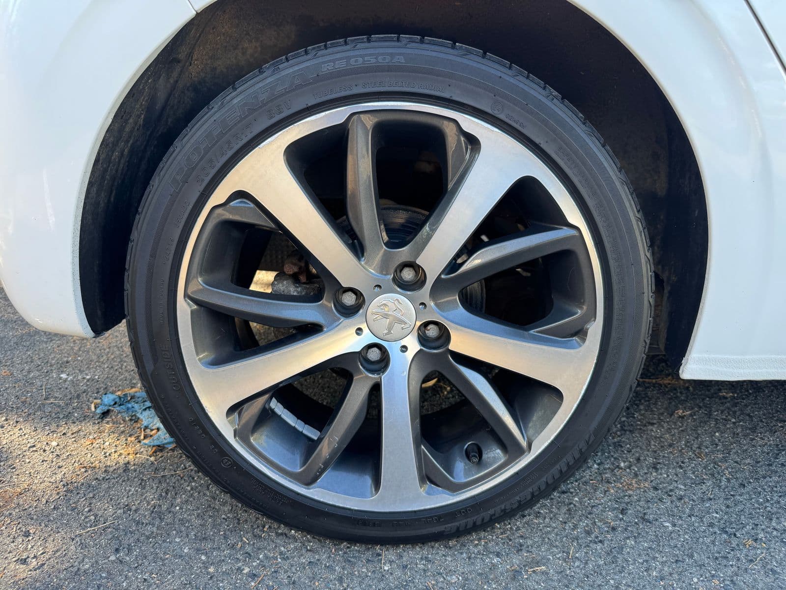 Peugeot 208 1.6 e-HDi 115 ch Allure Blanc