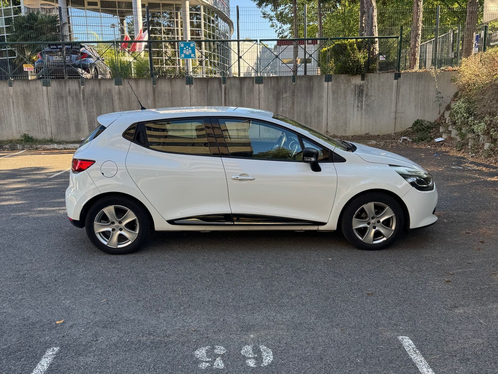 Renault Clio IV 1.2 16V 75 ch Expression Blanc