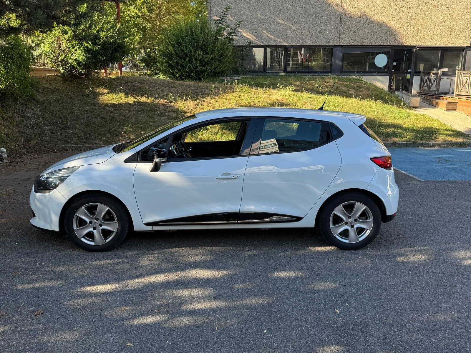 Renault Clio IV 1.2 16V 75 ch Expression Blanc