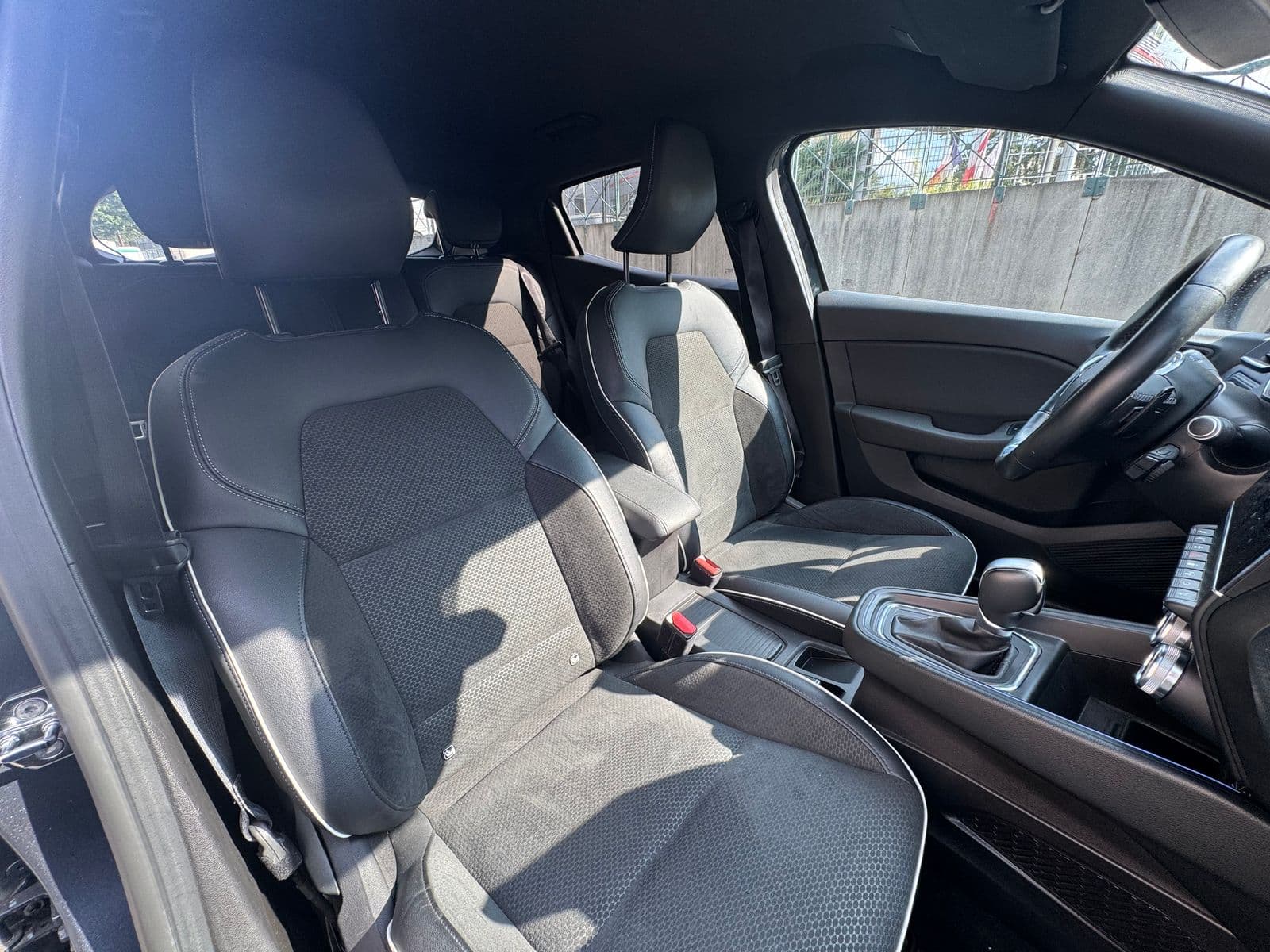 Renault Clio V 1.3 TCe 130 ch EDC Intens Edition One Gris