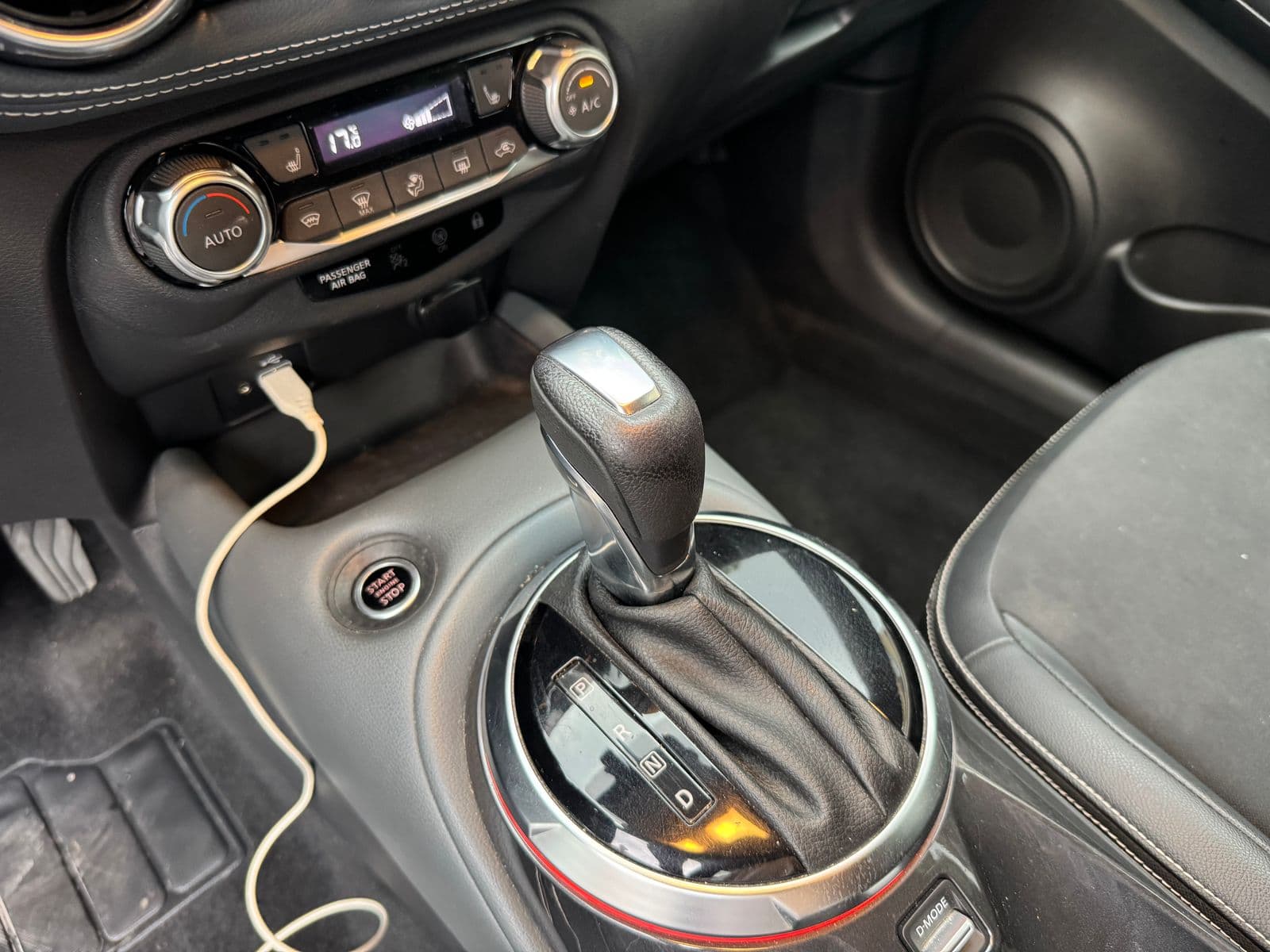 Nissan Juke 1.0 DIG-T 114 ch DCT7 Tekna Bleu