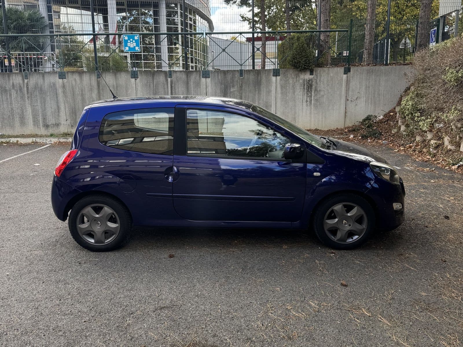 Renault Twingo II 1.2 16v 75 ch Purple Violet