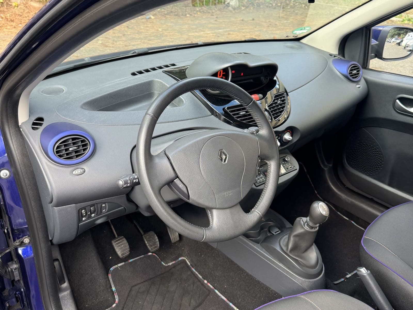 Renault Twingo II 1.2 16v 75 ch Purple Violet