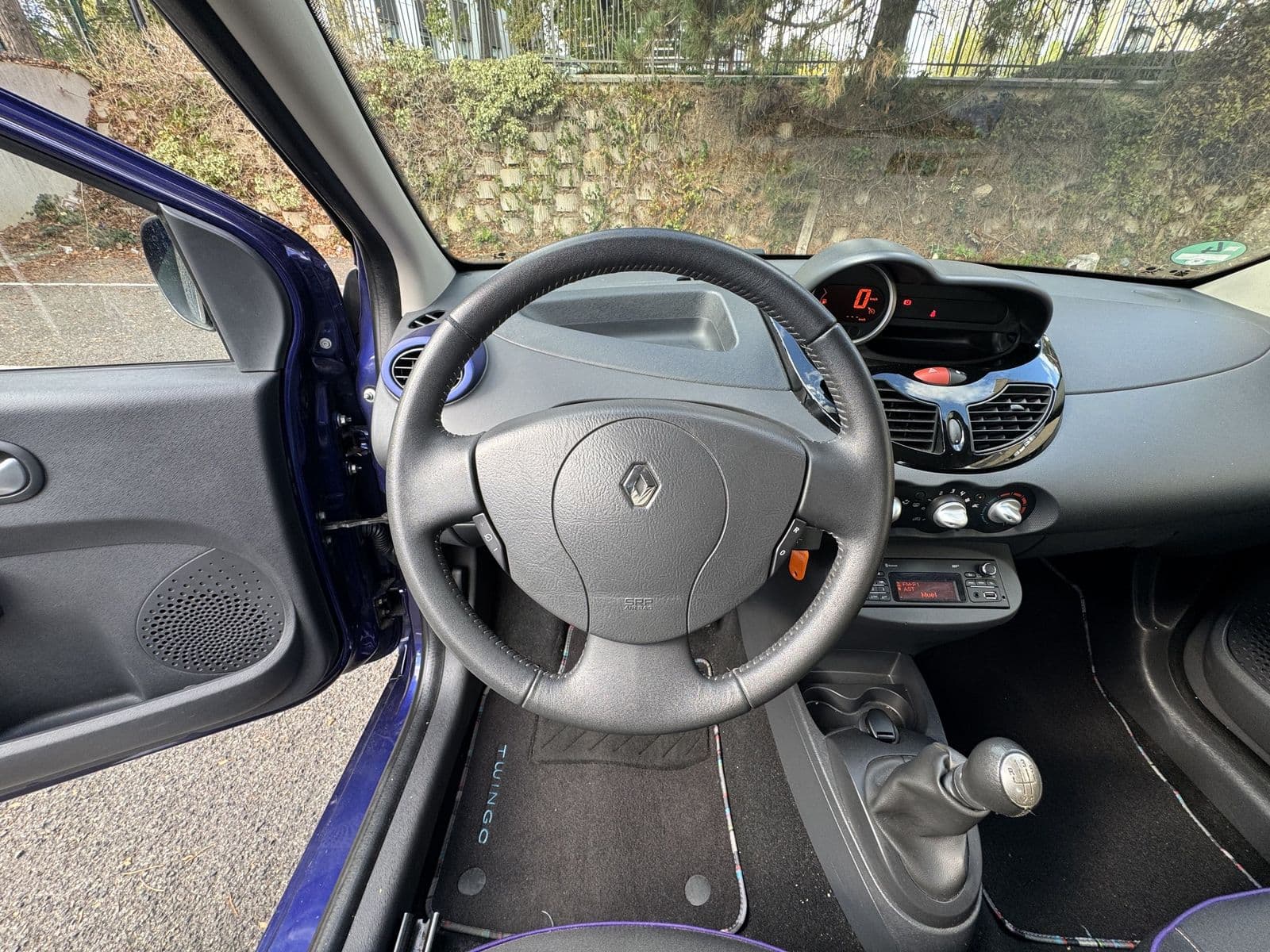 Renault Twingo II 1.2 16v 75 ch Purple Violet