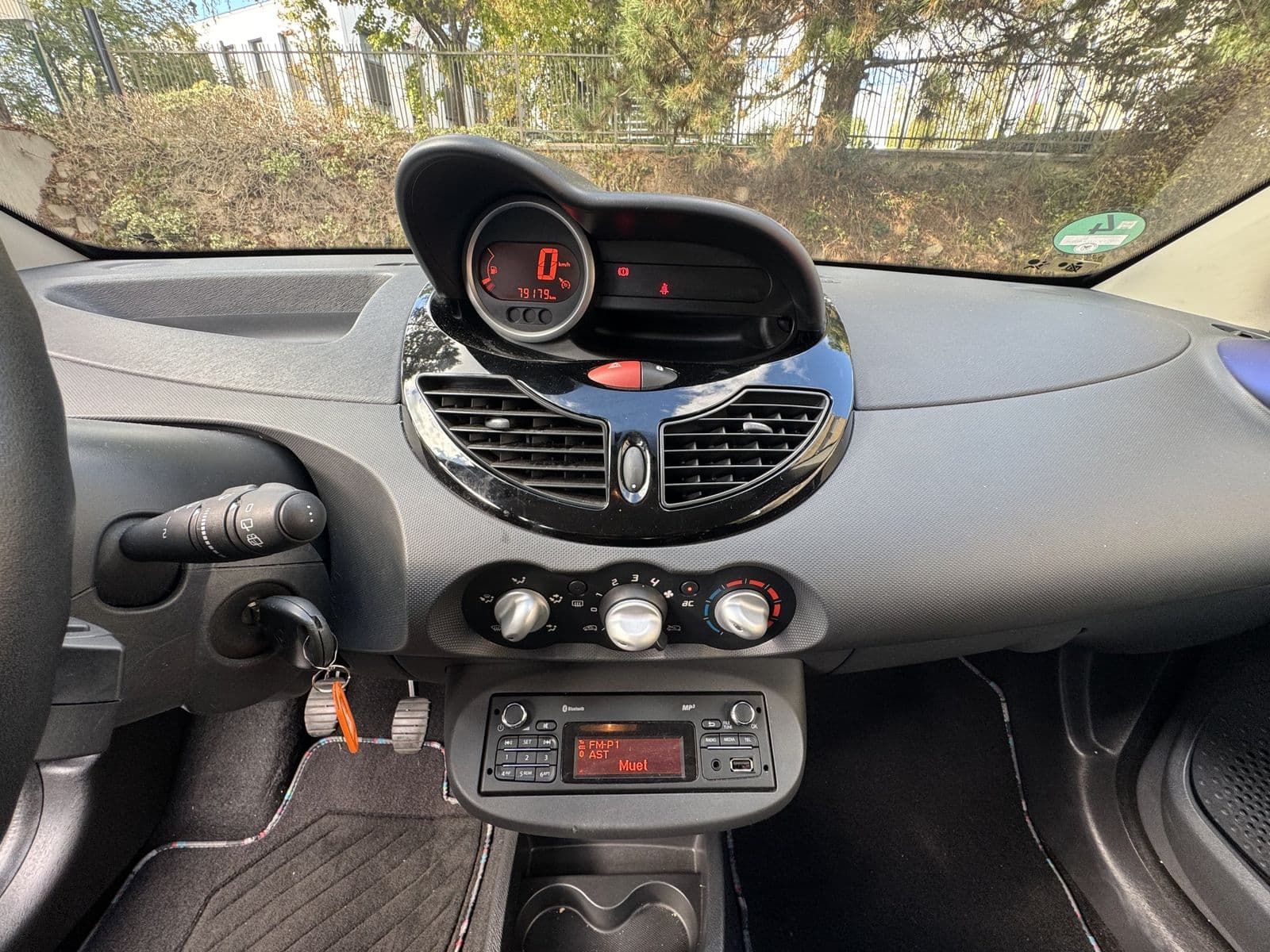 Renault Twingo II 1.2 16v 75 ch Purple Violet