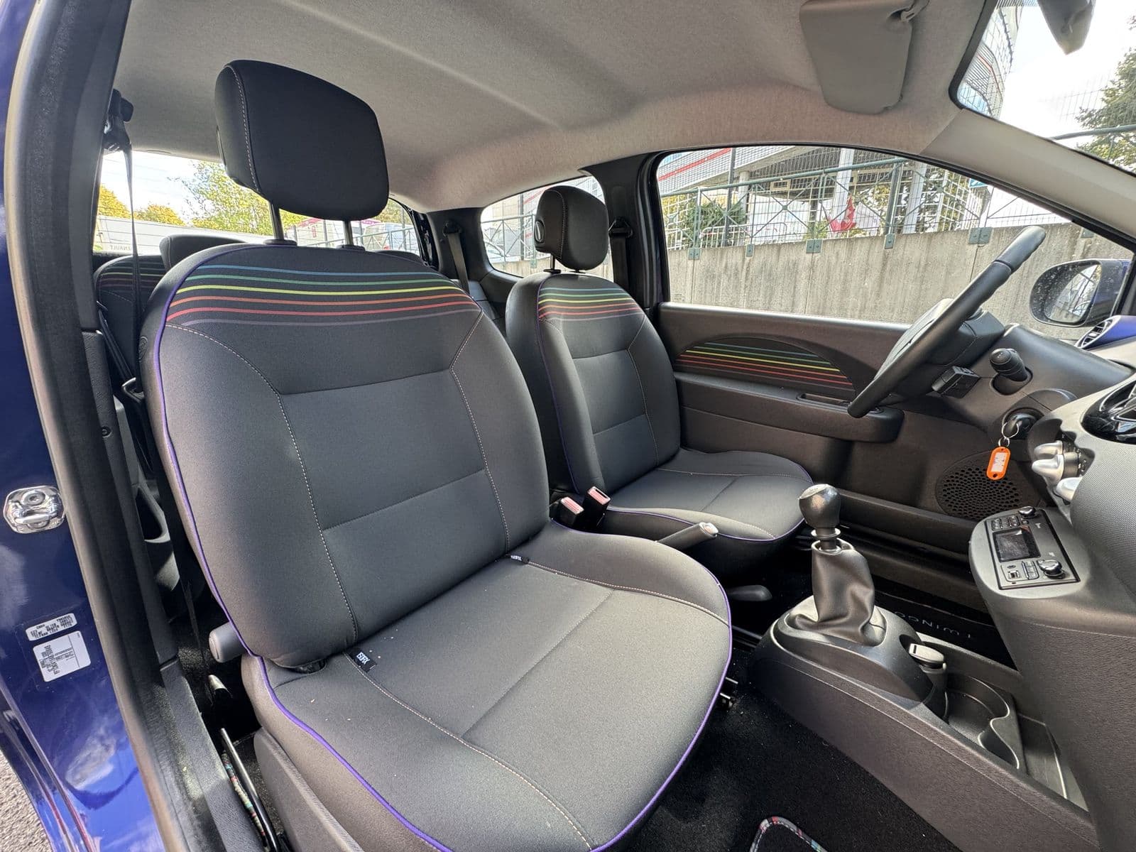 Renault Twingo II 1.2 16v 75 ch Purple Violet