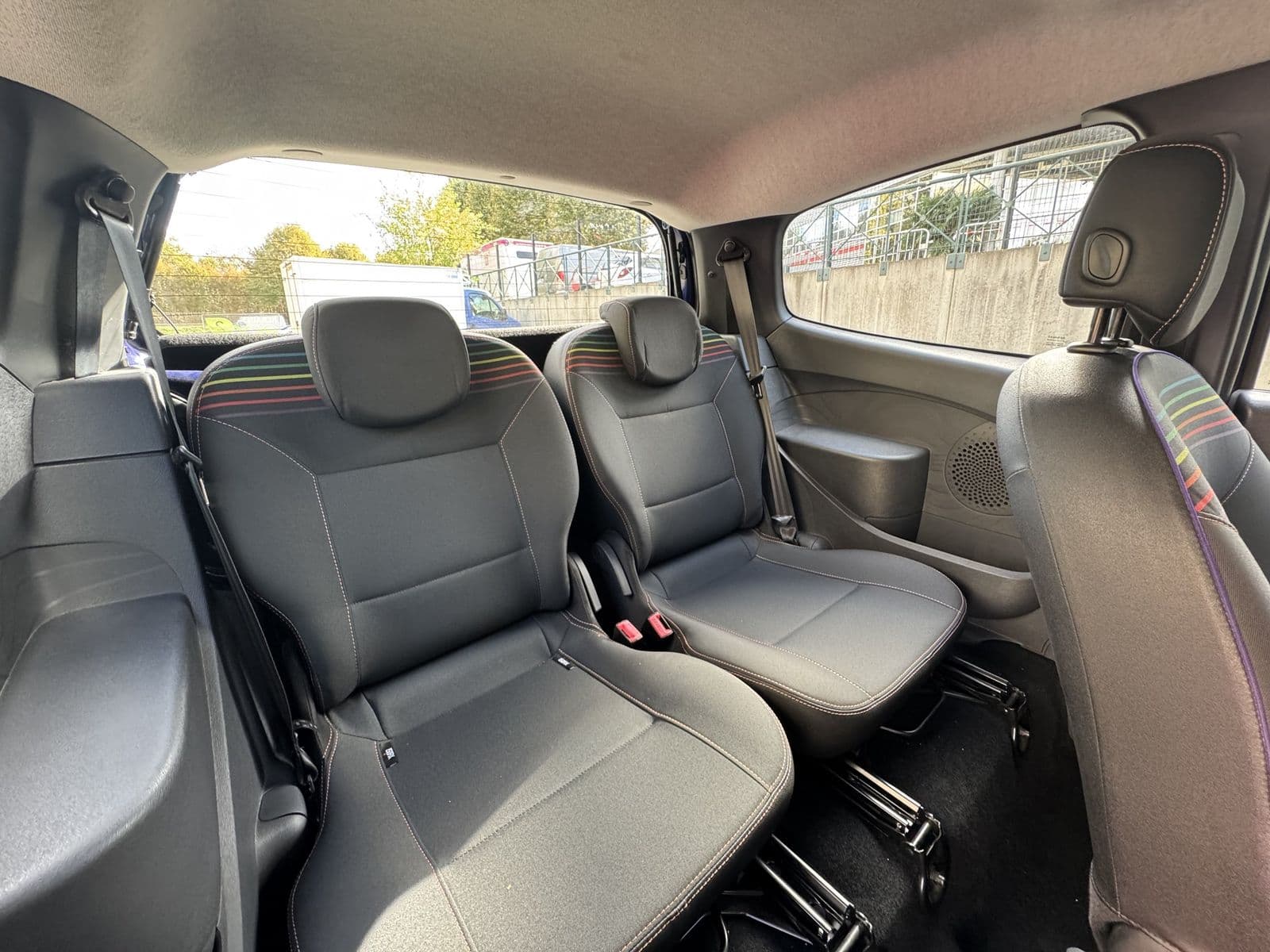Renault Twingo II 1.2 16v 75 ch Purple Violet