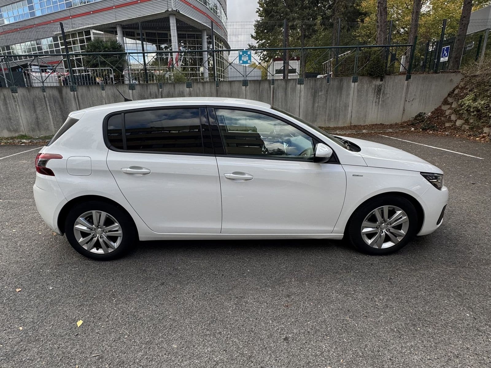 Peugeot 308 1.5 BlueHDi 100 ch SS BVM6 Style Blanc