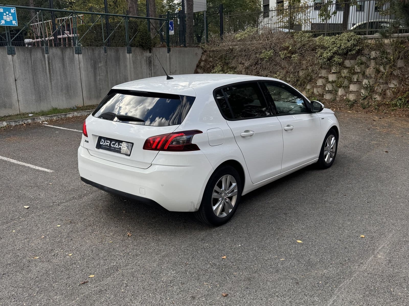 Peugeot 308 1.5 BlueHDi 100 ch SS BVM6 Style Blanc