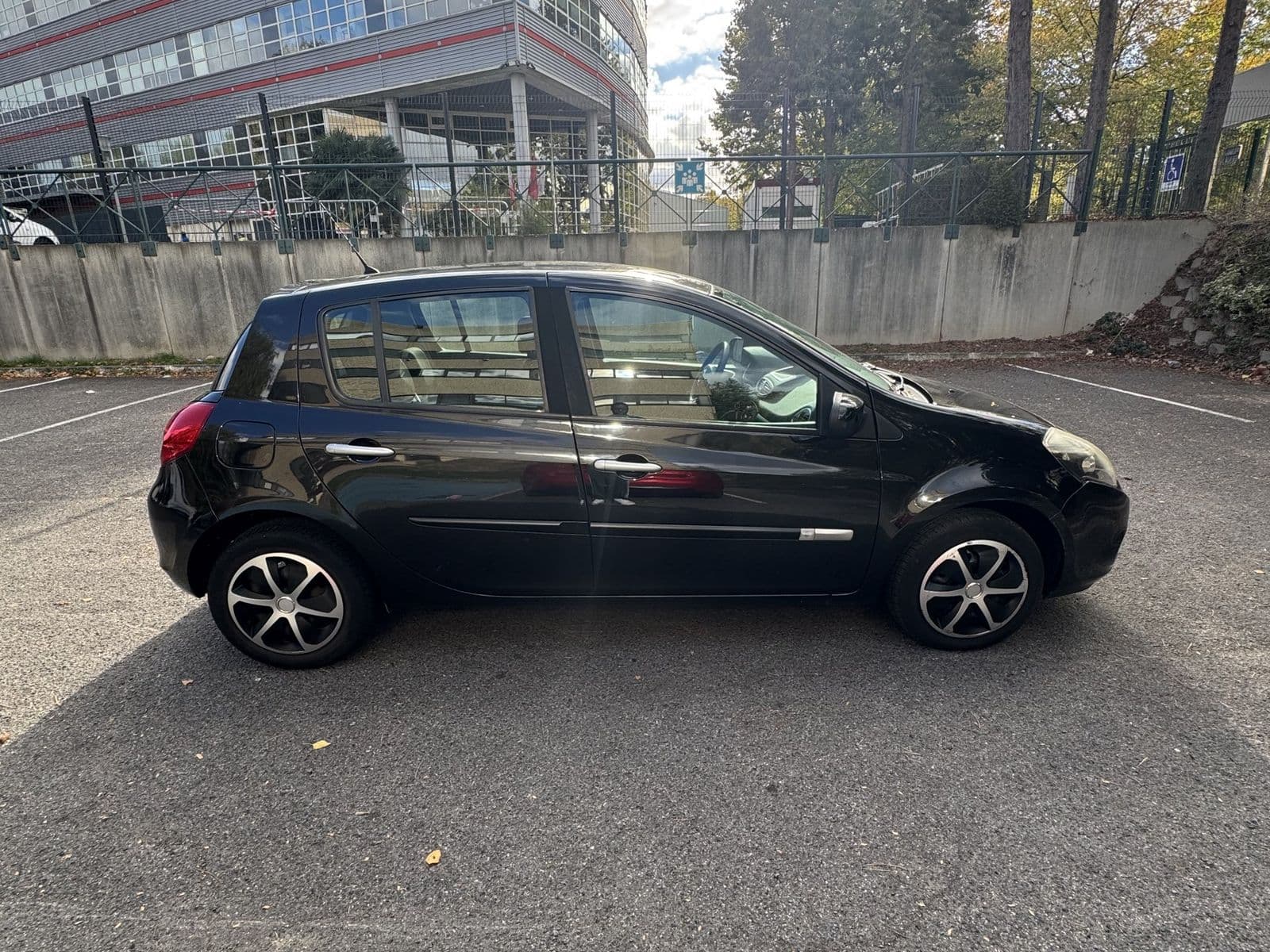 Renault Clio III 1.6 16V 110 ch Exception TomTom Noir